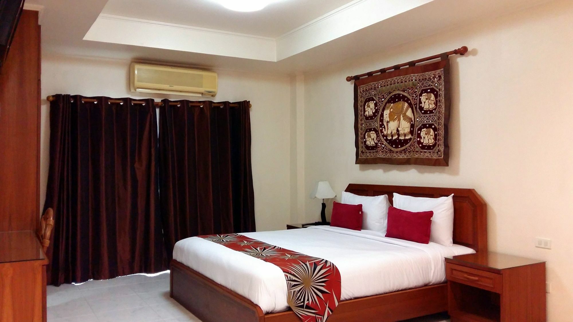 Hotel The Chillax Pattaya Exterior foto